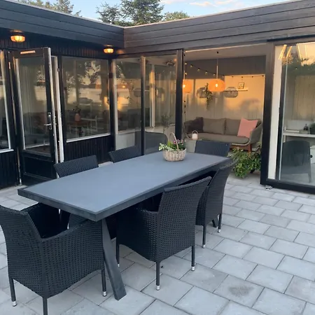 Huset Ved Soen Taet Pa Herning Og Mch Og Boxen 90 M2 別荘 Sunds