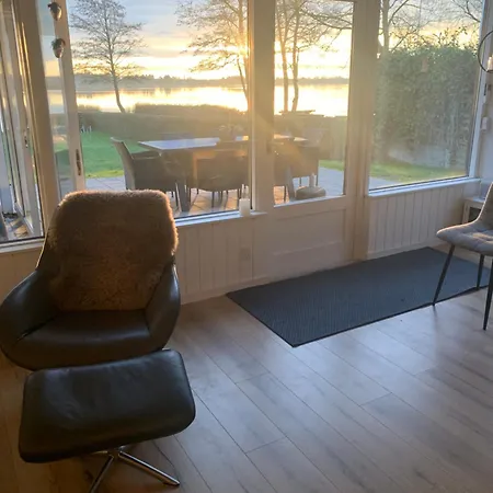 Huset Ved Soen Taet Pa Herning Og Mch Og Boxen 90 M2 Дом отдыха