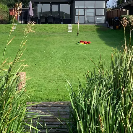 Huset Ved Soen Taet Pa Herning Og Mch Og Boxen 90 M2