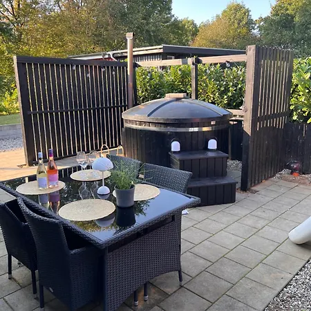 Huset Ved Soen Taet Pa Herning Og Mch Og Boxen 90 M2 *